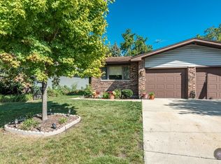 823 Horseshoe Dr, Joliet, IL 60435