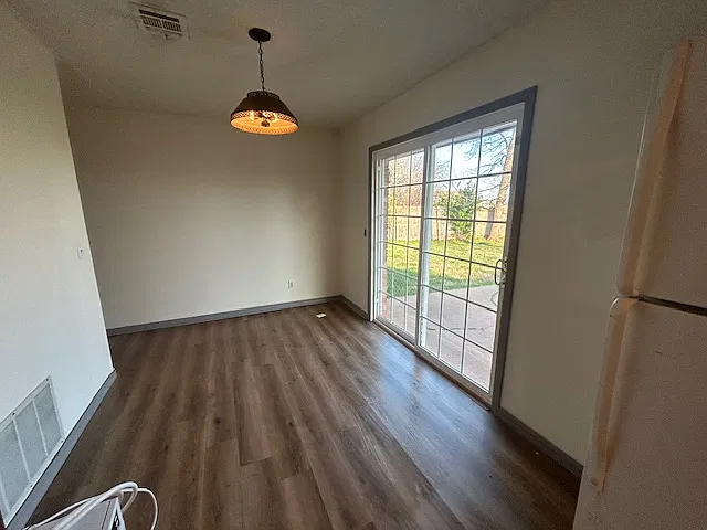 3 bed, 1.5 bath, 942 sqft, $1,200 — Photo 4
