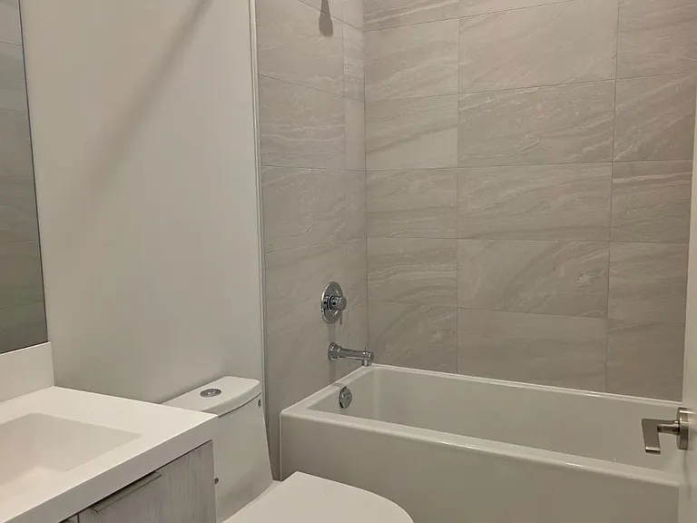 400 King St W #1201 — Photo 5