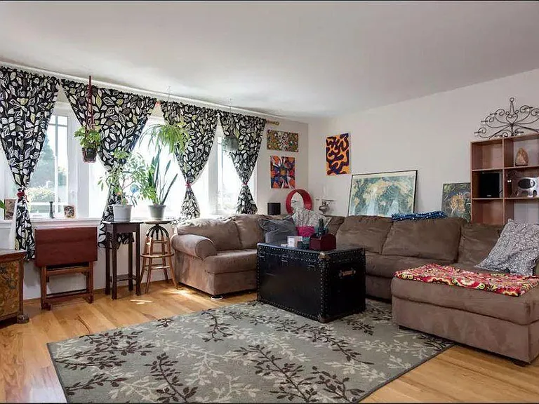 2402 NW 197th St — Photo 4