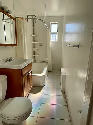 Rented by Amorelli Realty | media 18