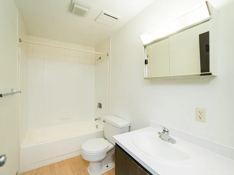 Sylvan Ridge Apartments — Photo 16