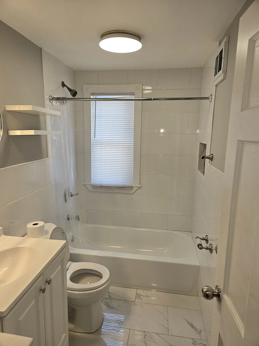 Building Photo - 111 Gladeside Ave #1