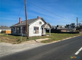 608 W 4th St, Cameron, TX 76520