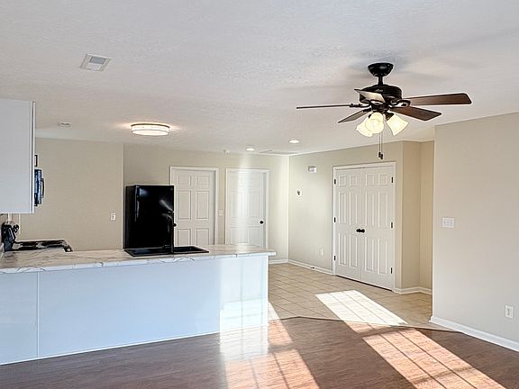 3rd image of 401 Catalpa Cir