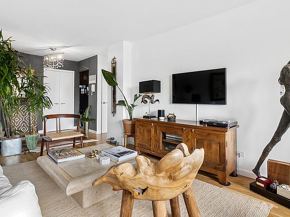 4th image of 15 Charles St APT 11E