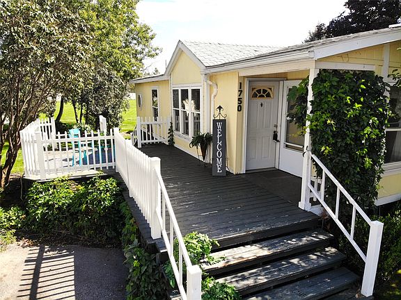 2nd image of 1750 Josephine Ave