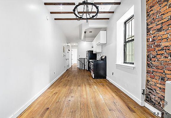 3rd image of 913 Saint Johns Pl APT 1b
