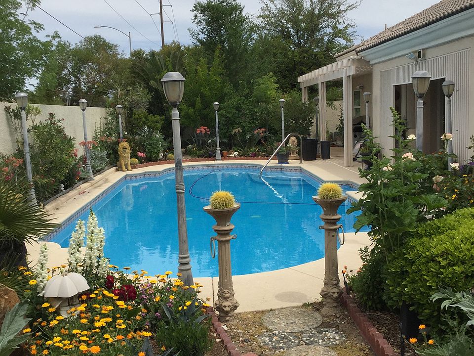 North-facing rear yard