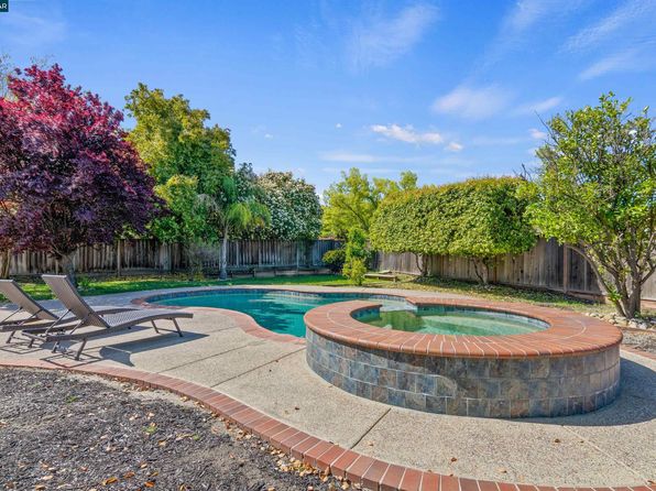 903 Meander Dr, Walnut Creek, CA 94598