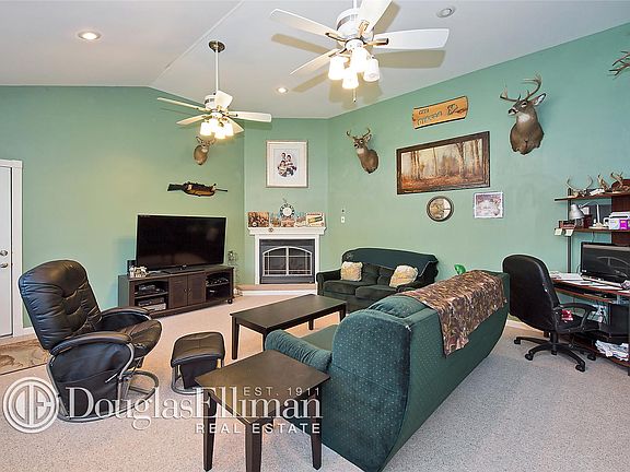 2nd image of 2854 Chestnut Ave