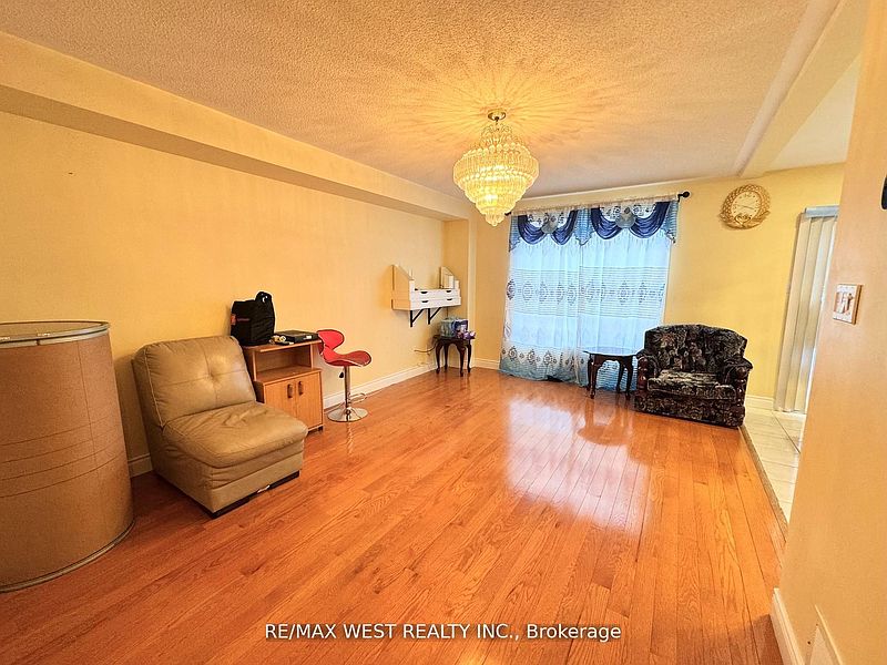 Brampton House for rent - 4 Bedrooms — photo 7
