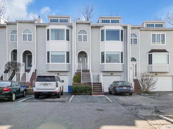 239-48B Oak Park Drive #7B, Douglaston, NY 11362