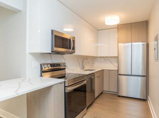 Spacious 1 Bed in Great Old Town Location, Chicago, IL 60610