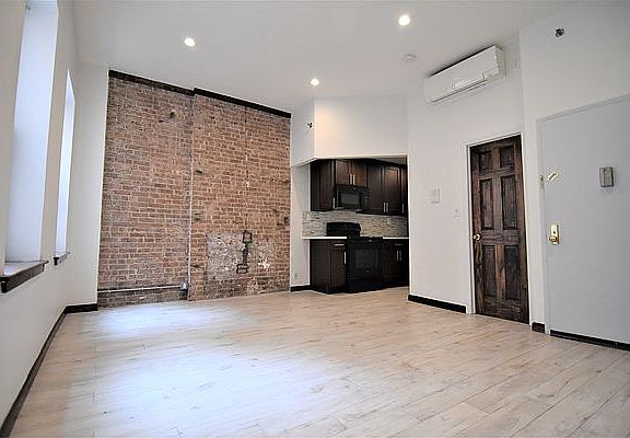 3rd image of 626 W 158th St #2W