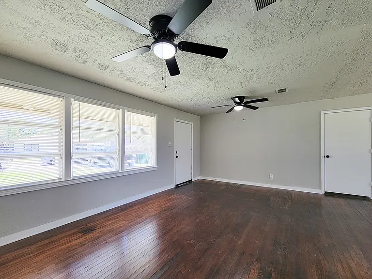 5815 Southseas St — Photo 10