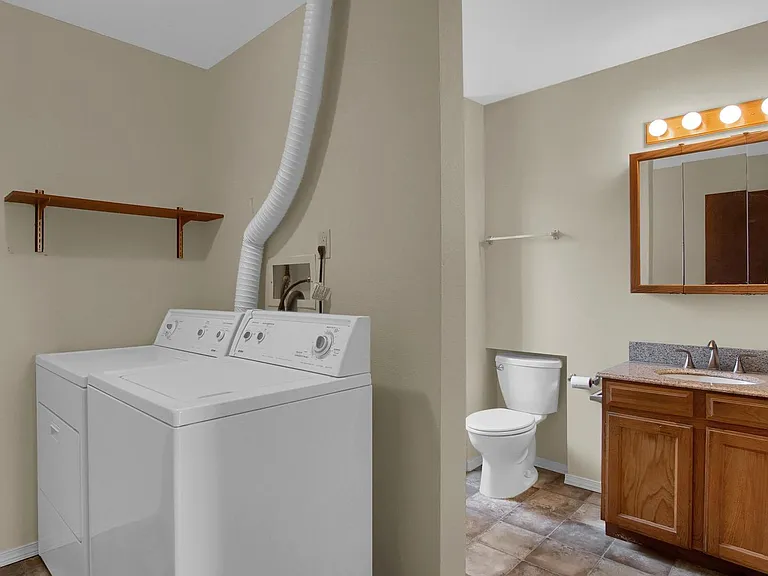 1197 Applewood Dr — Photo 12