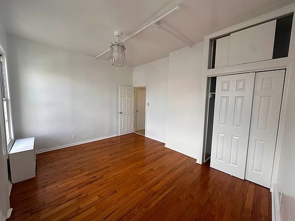 4th image of 927 Grand St APT 3F