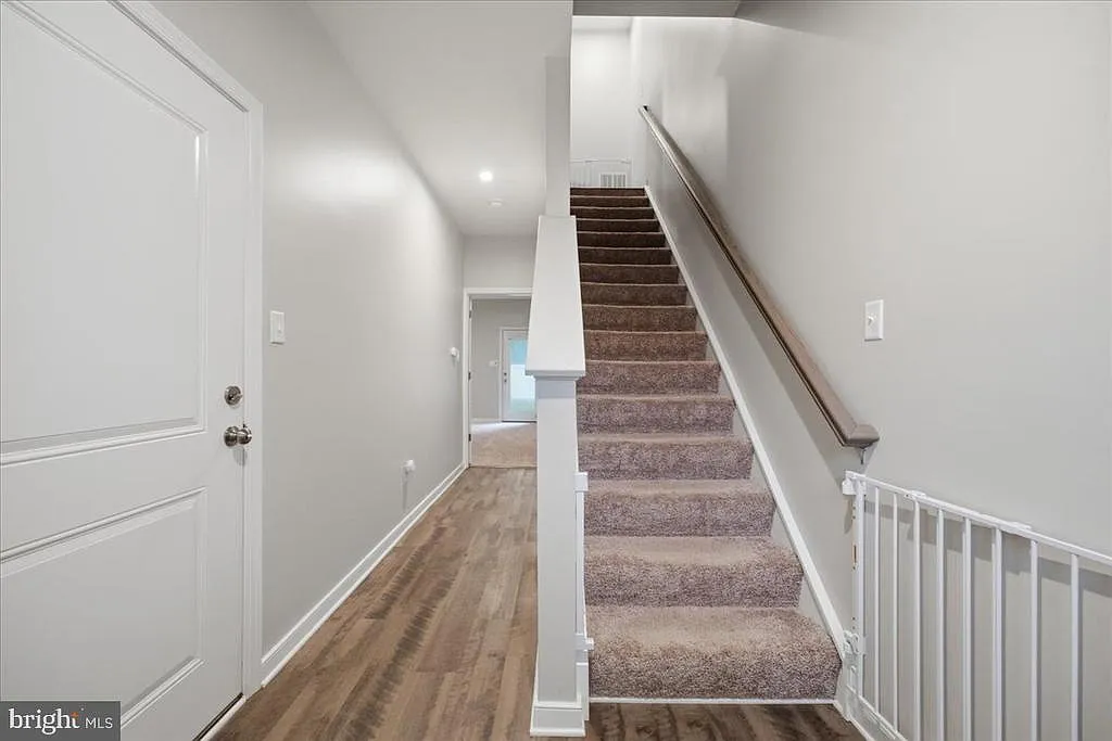 3 bed, 3.5 bath, 1894 sqft, $2,700 — Photo 4
