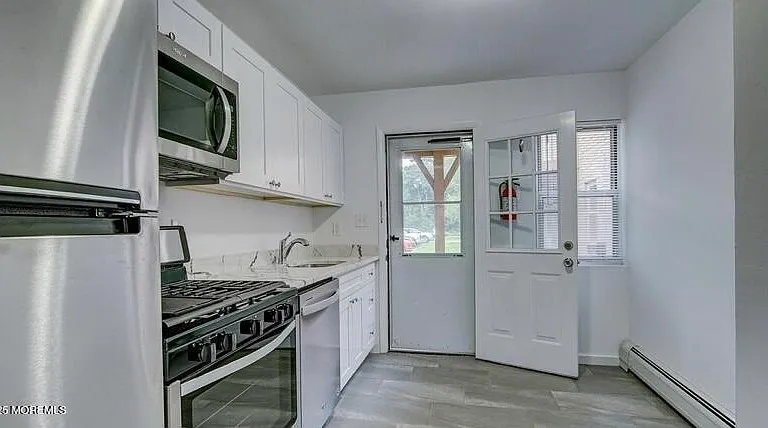 728 Greens Ave #3 — Photo 2