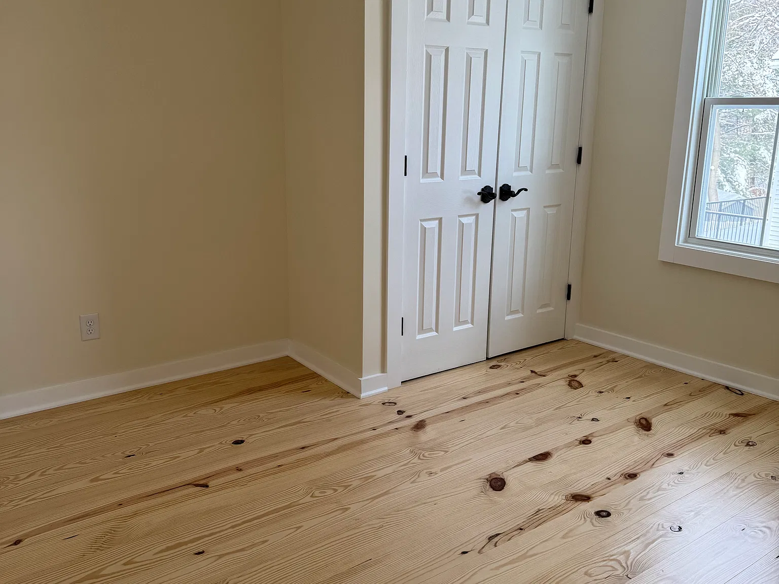 2 bed, 860 sqft, $2,400 — Photo 3