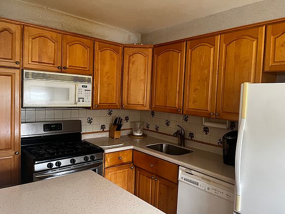 5th image of 2309 Crawford Ave