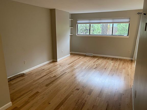Living Room Picture 1