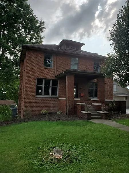 909 W Pike St photo 1