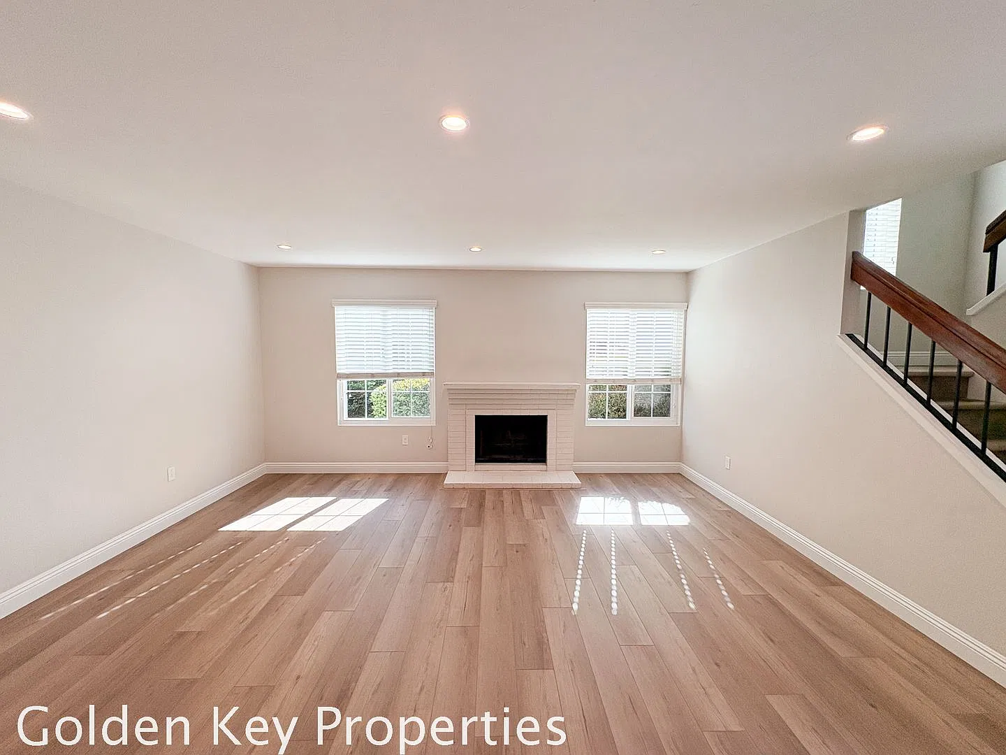 Beautifully Remodeled 3bd/2.5ba Townhome in Crest of Calavera! — Photo 2