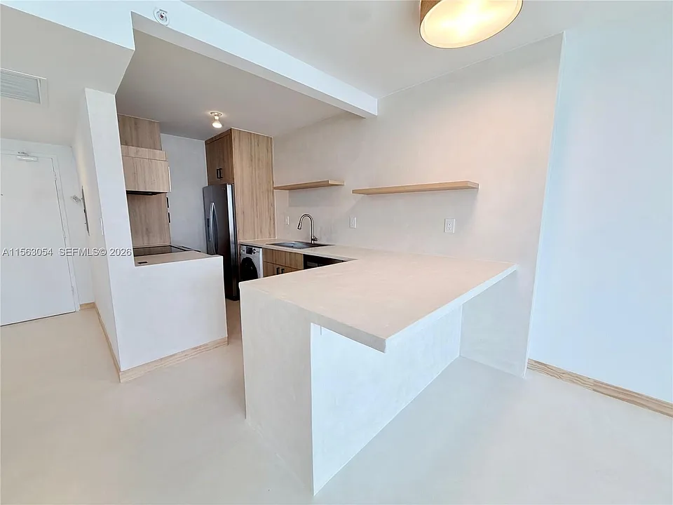 100 Lincoln Rd #1241