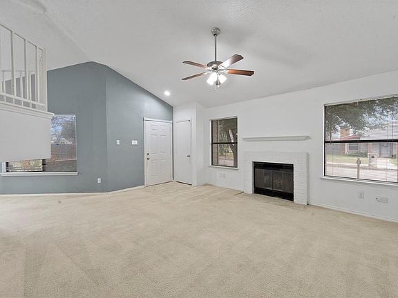4th image of 1107 Royalcrest Dr