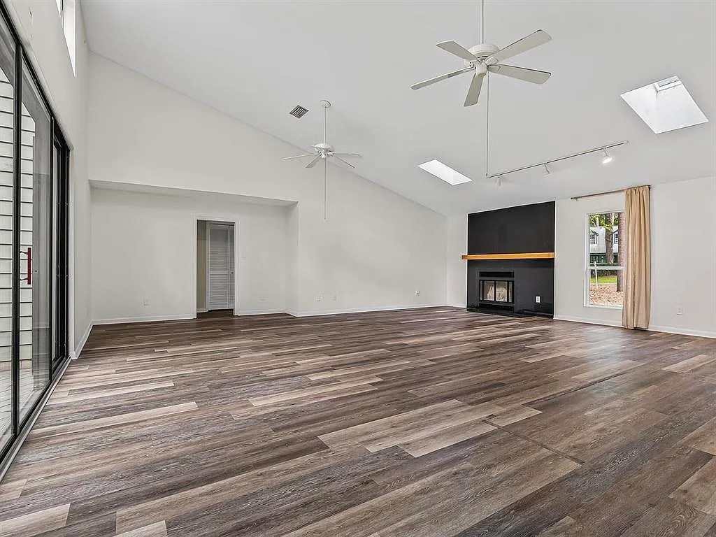 3 bed, 2143 sqft, $2,700 — Photo 2