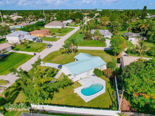 541 SE Chapman Avenue, Port St Lucie, FL 34984