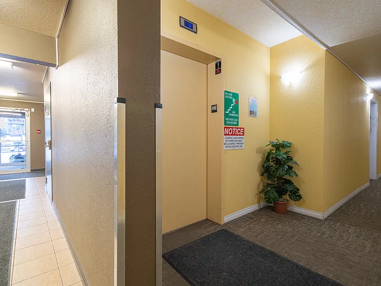 121 McLaughlin Dr — Photo 8