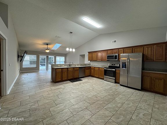 4th image of 841 Stony Point Dr