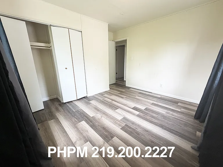327 Hanley St — Photo 5