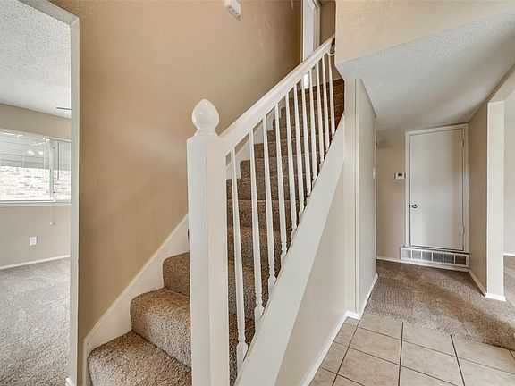 3rd image of 418 Colonial Dr