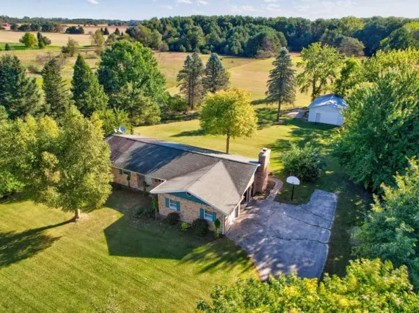 2285 S Fenner Rd, Caro, MI 48723