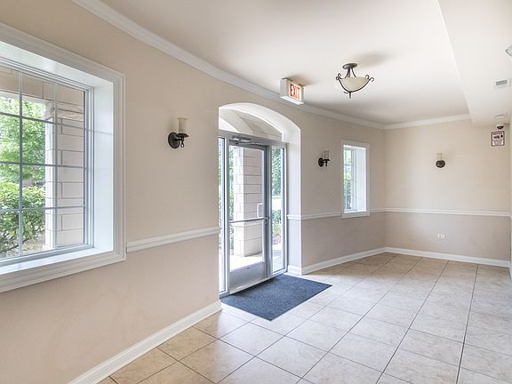 4th image of 6493 N Northwest Hwy #201