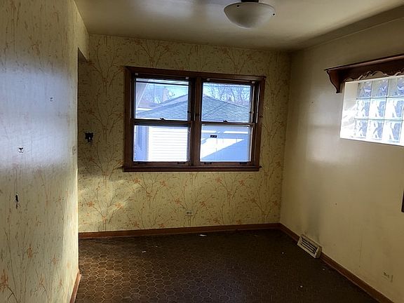 5th image of 3641 Scott St