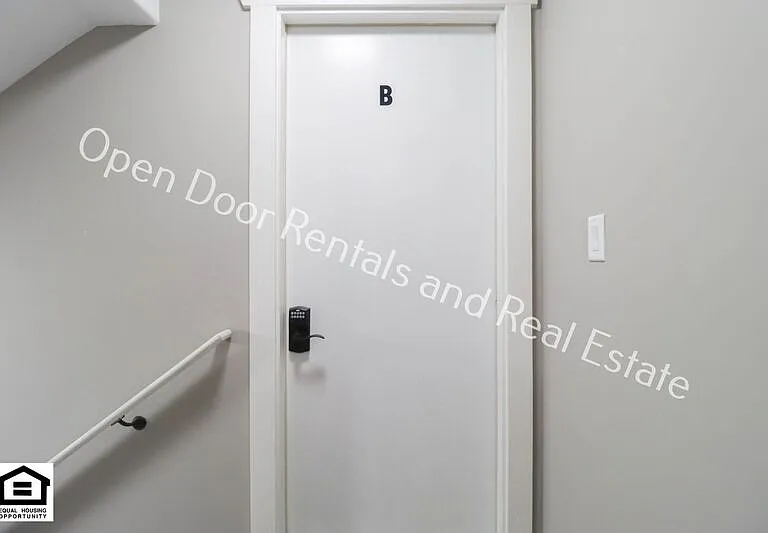 315 S Washington St #B — Photo 3