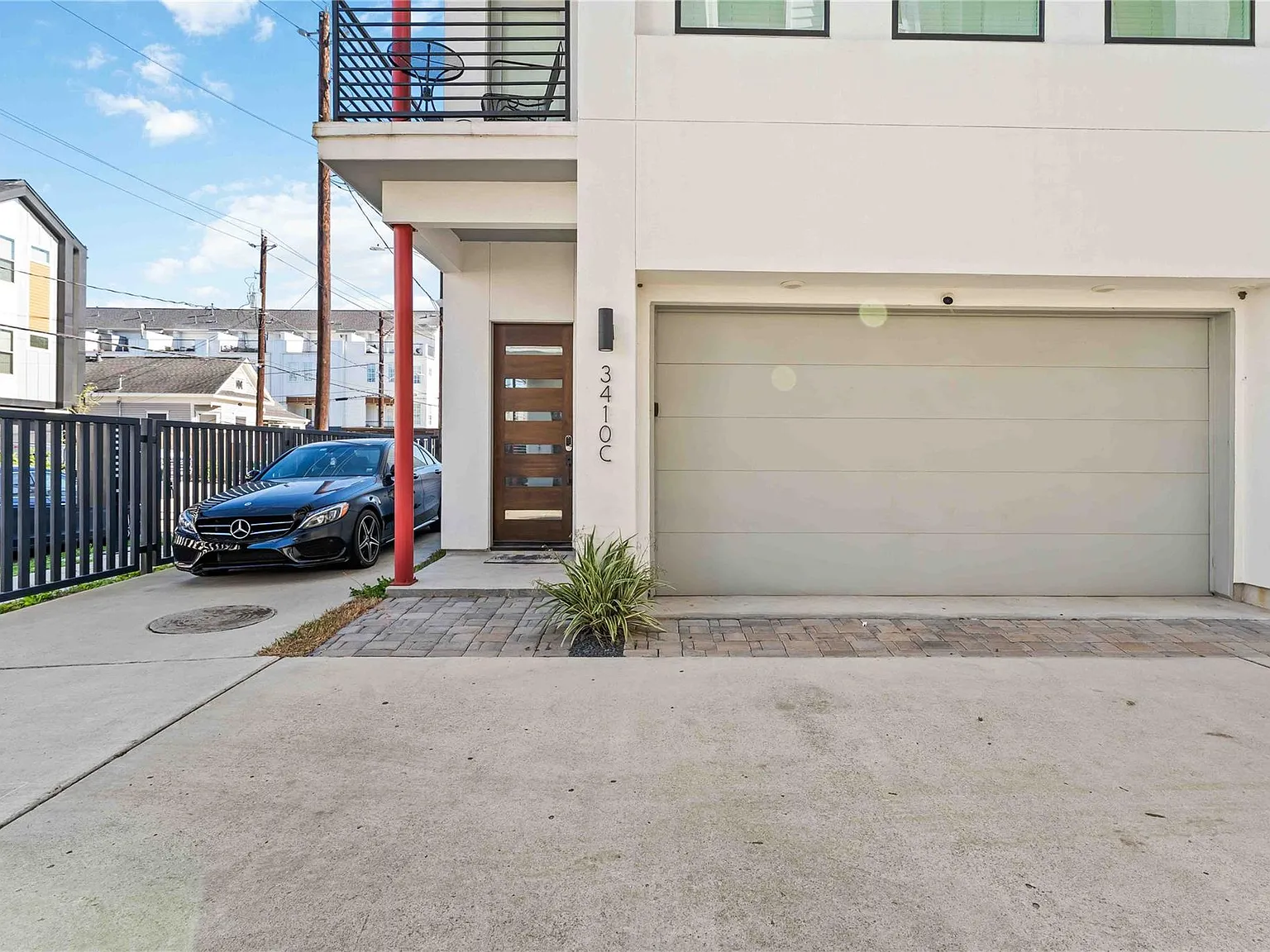 3 bed, 3.5 bath, 2040 sqft, $2,600 — Photo 1