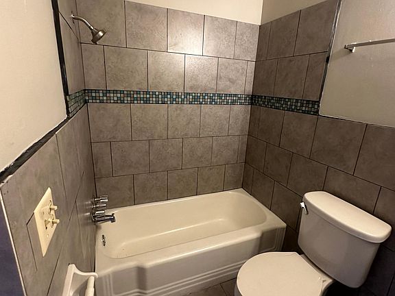 3rd image of 1107 N Carol Ln APT A