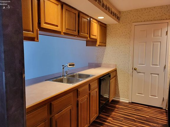 5th image of 4110 Woodridge Dr