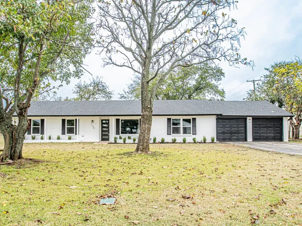 11300 Smallwood Dr, Burleson, TX 76028