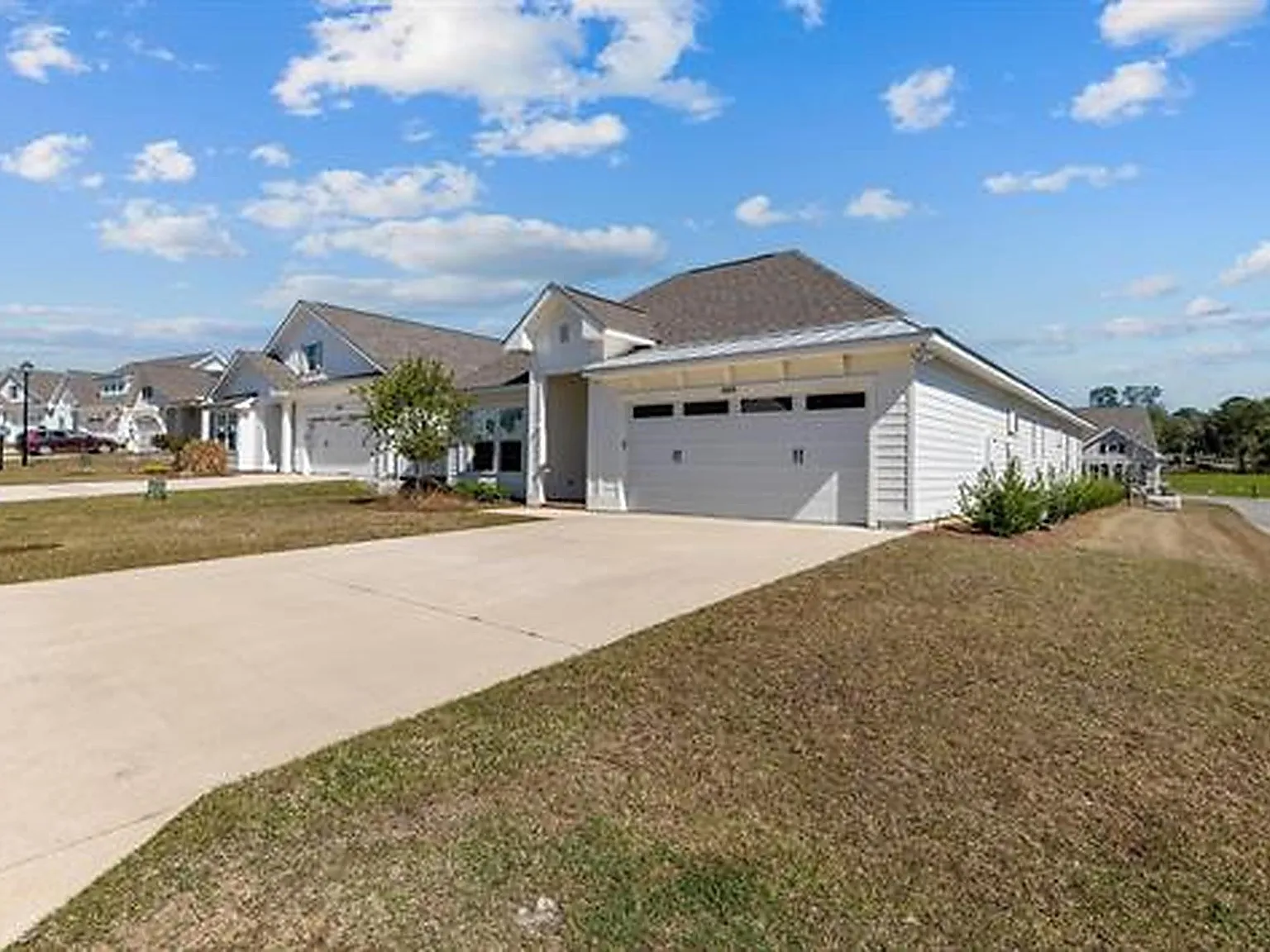 3 bed, 2000 sqft, $3,095 — Photo 3
