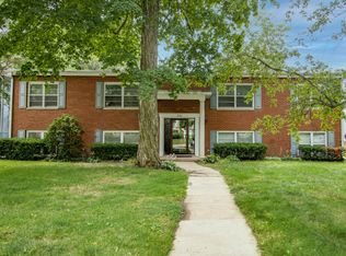 330 College Ave APT 4, Dekalb, IL 60115