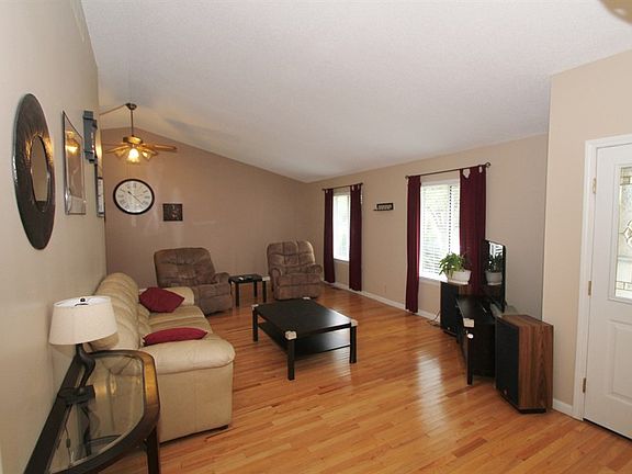 3rd image of 20 Irongate Dr