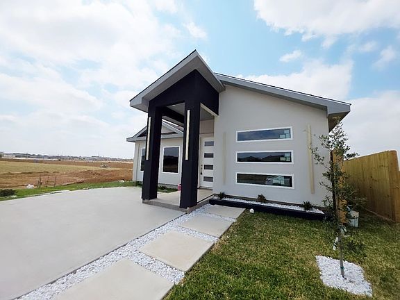 3rd image of 217 Lusitano Dr