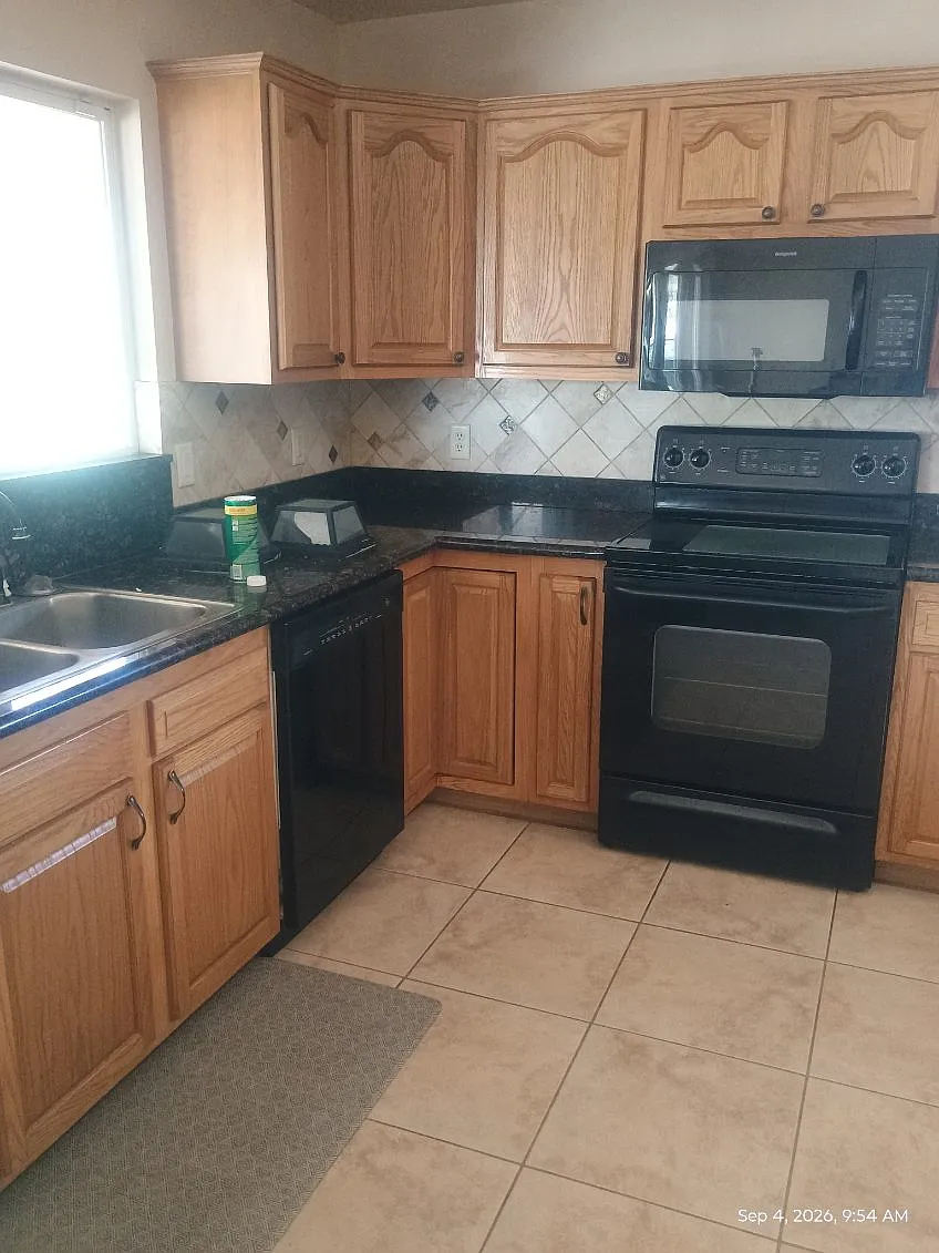 3 bed, 2353 sqft, $2,800 — Photo 4